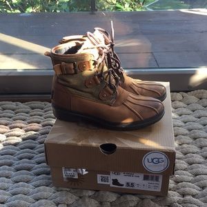Woman’s CECILE UGG waterproof boots